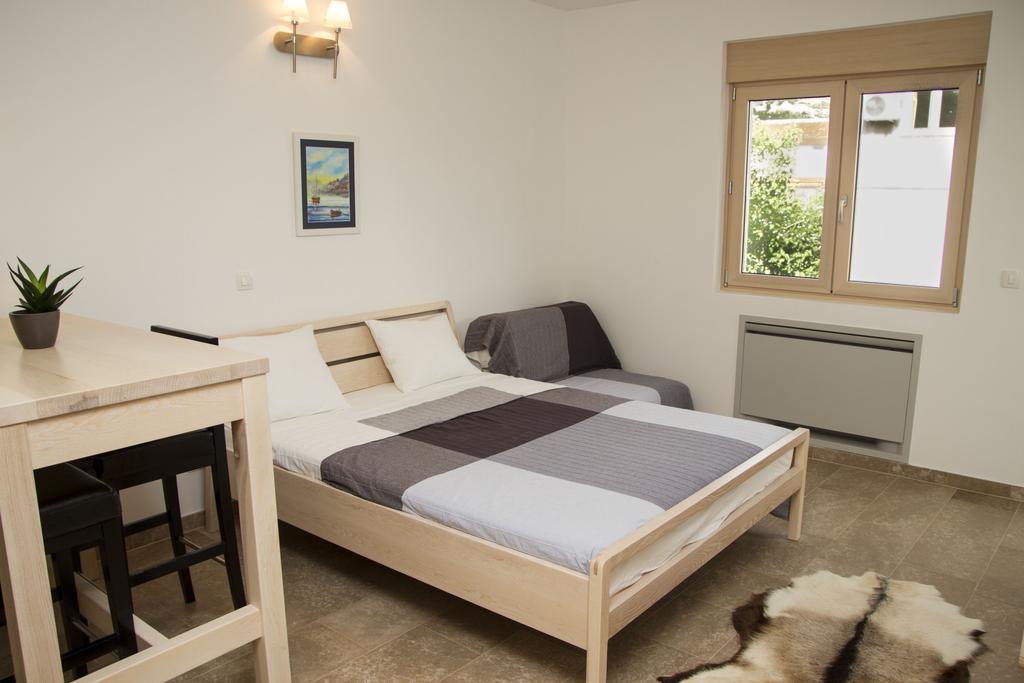 Apartments Brezanin 수토모레 외부 사진