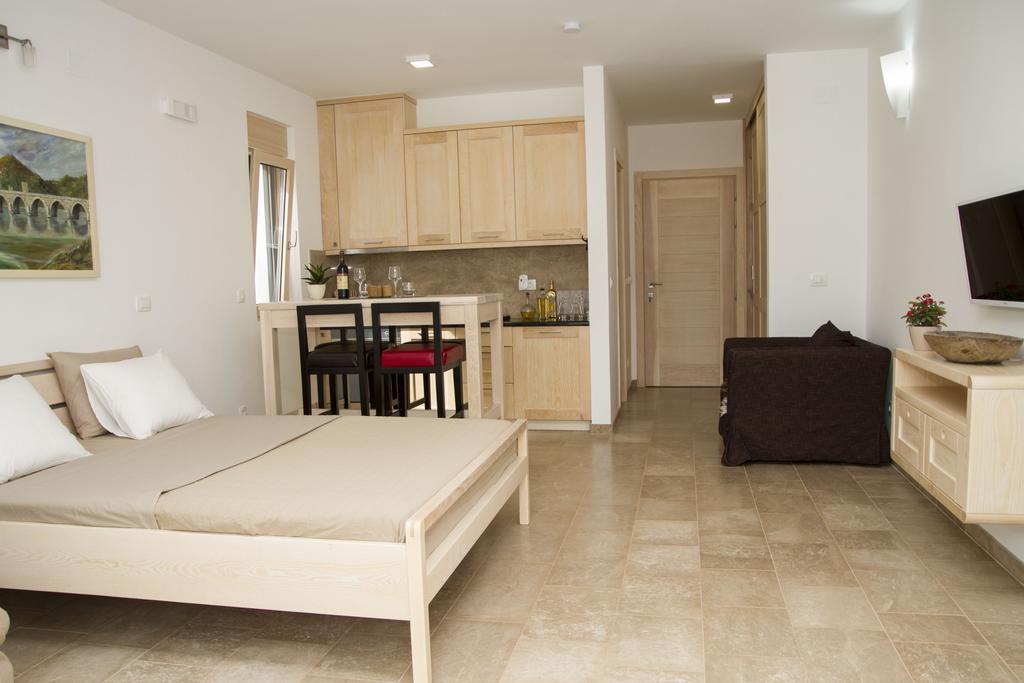 Apartments Brezanin 수토모레 외부 사진