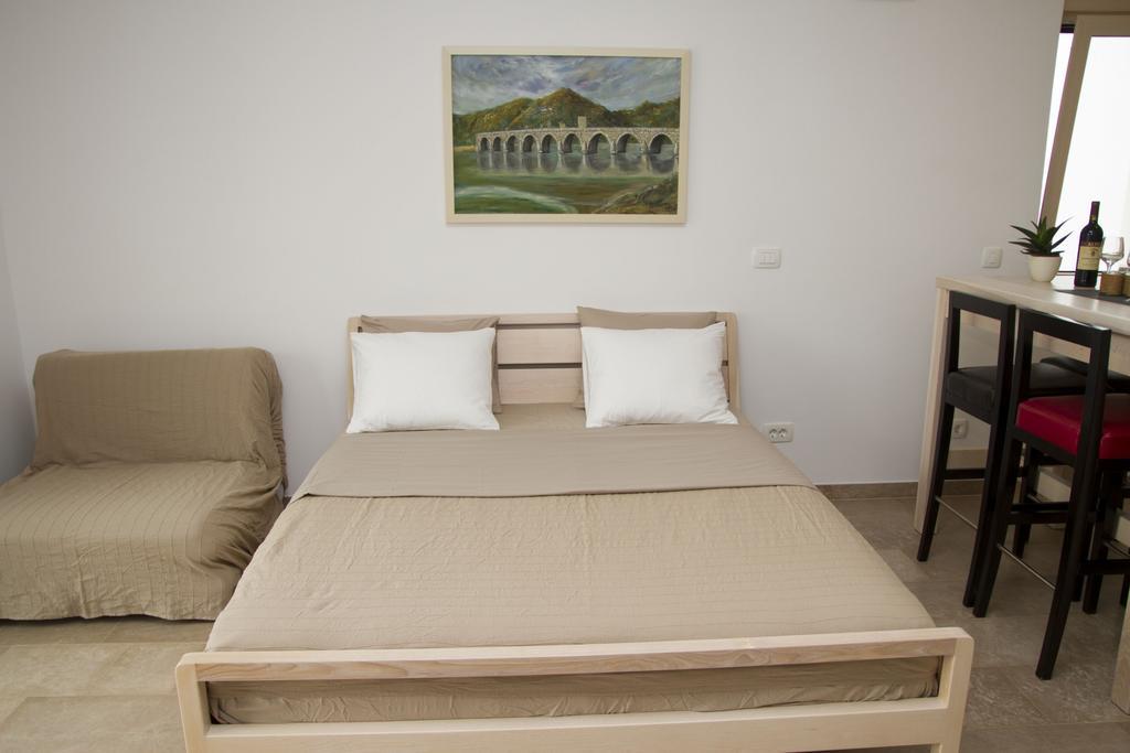 Apartments Brezanin 수토모레 외부 사진
