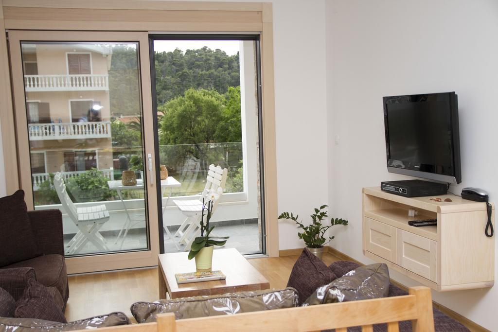 Apartments Brezanin 수토모레 외부 사진